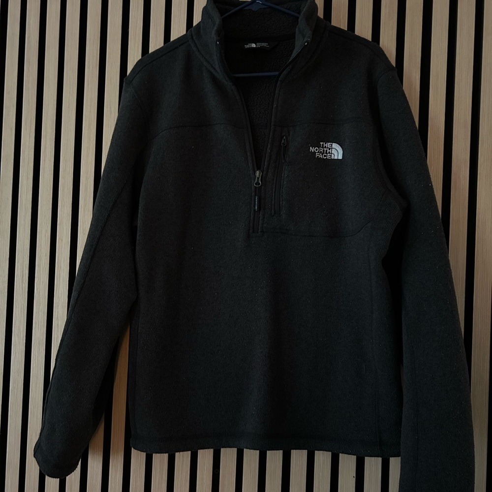 North face 3/4 zip. Gray. Men’s size M
